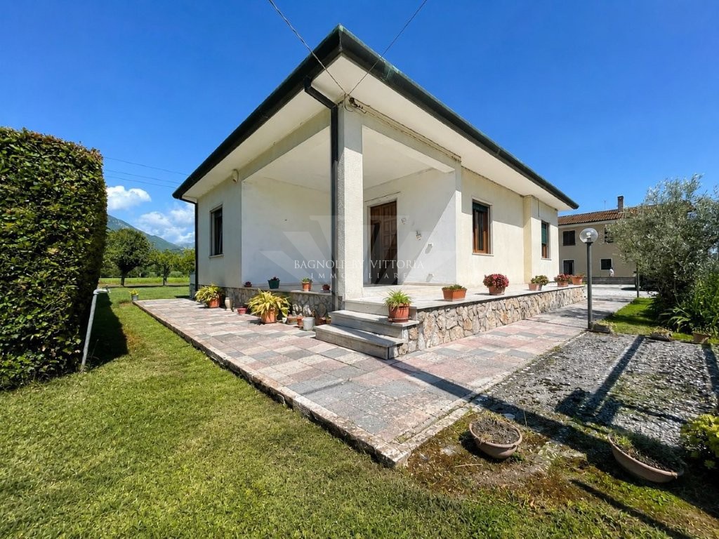 Villa con giardino a Pietrasanta