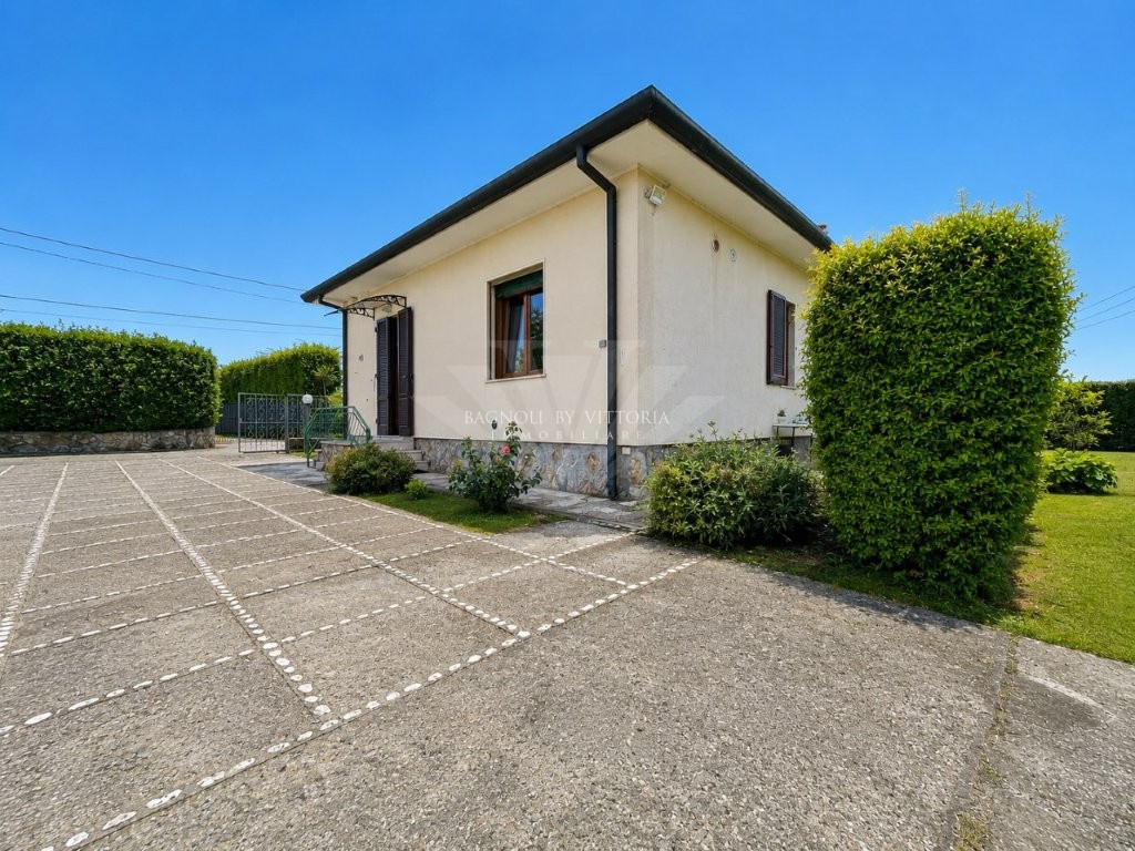 Villa con giardino a Pietrasanta