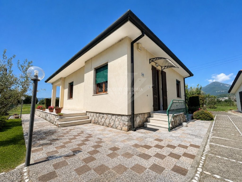 Villa con giardino a Pietrasanta