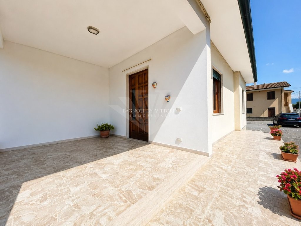 Villa con giardino a Pietrasanta