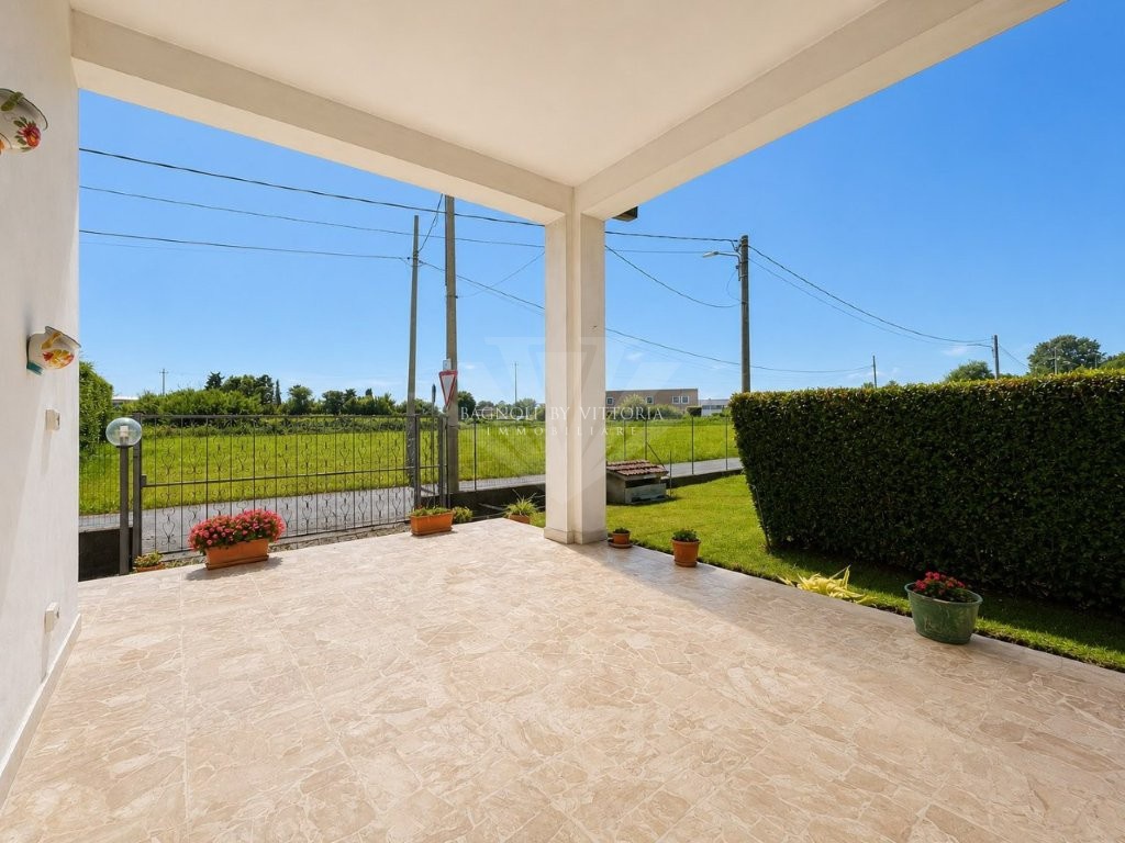 Villa con giardino a Pietrasanta