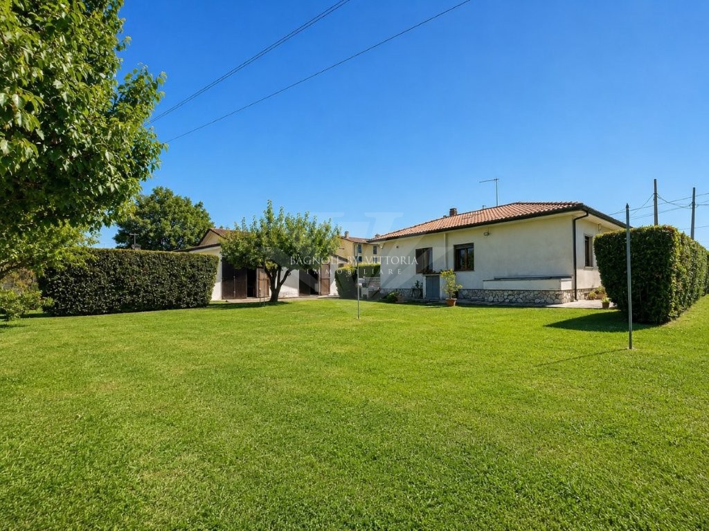 Villa con giardino a Pietrasanta