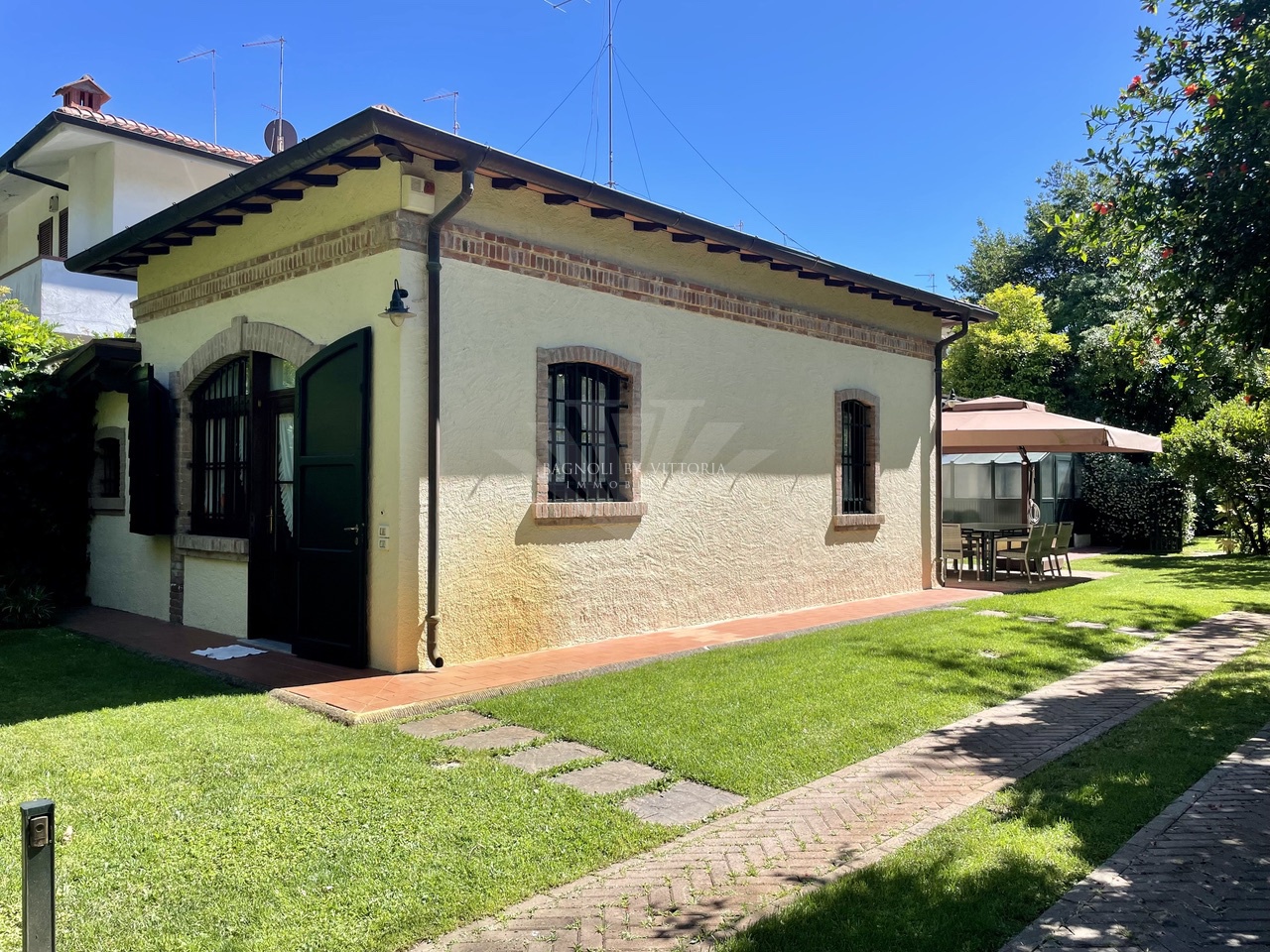 Villa arredata in affitto a Pietrasanta