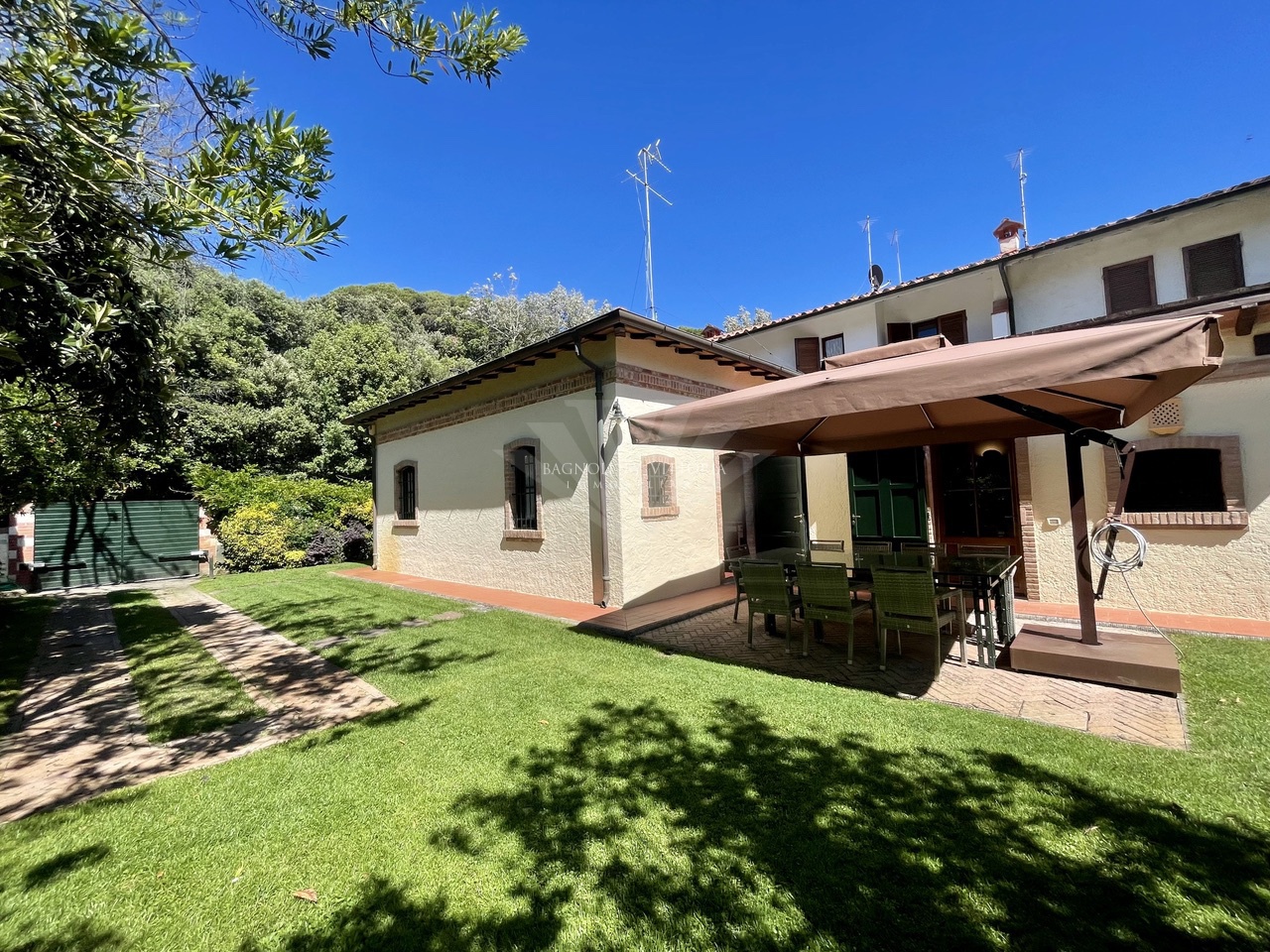 Villa arredata in affitto a Pietrasanta