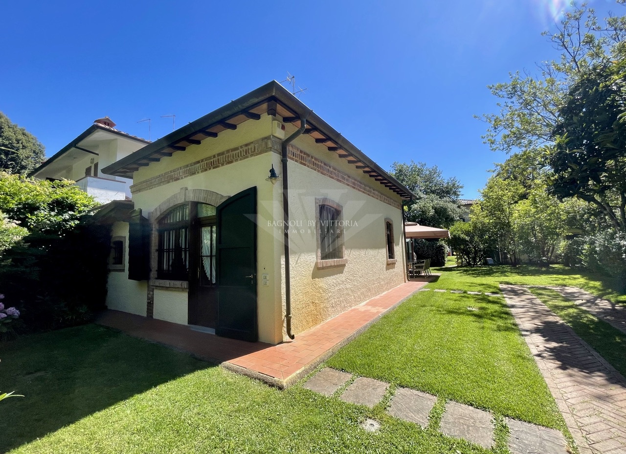 Villa arredata in affitto a Pietrasanta