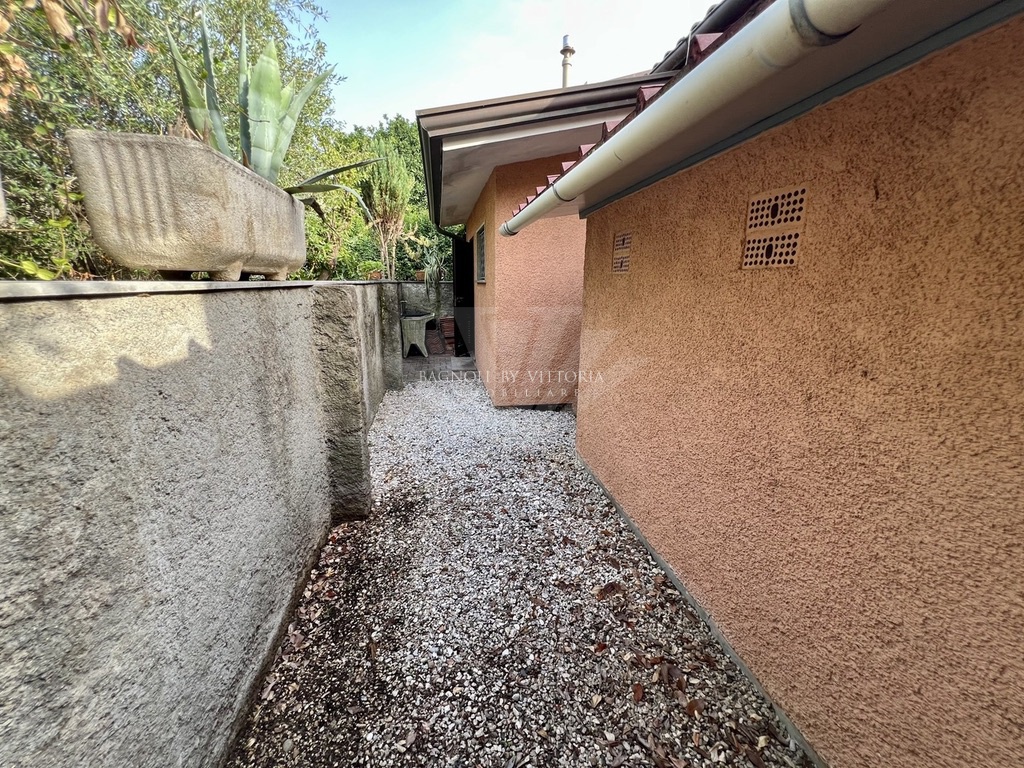 Appartamento con giardino in via andreotti, Pietrasanta