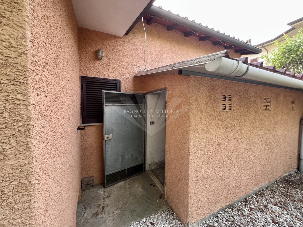 Appartamento con giardino in via andreotti, Pietrasanta
