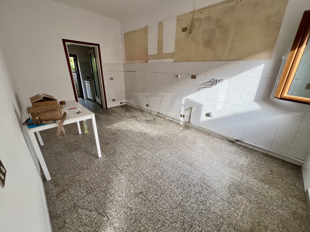 Appartamento con giardino in via andreotti, Pietrasanta