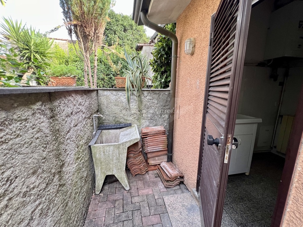 Appartamento con giardino in via andreotti, Pietrasanta