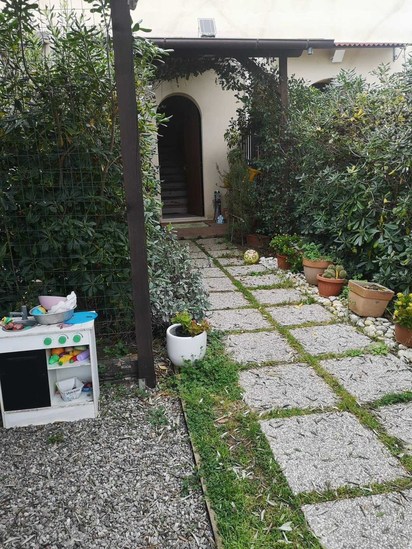 Casa indipendente con giardino, Piombino base geodetica