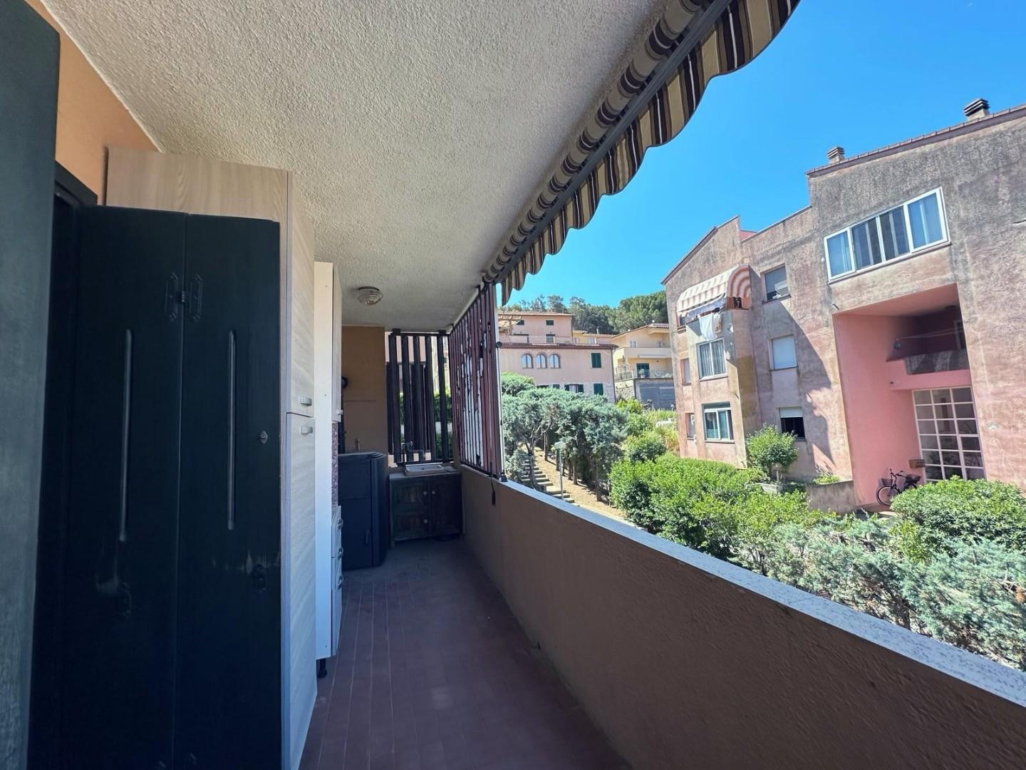 Trilocale con terrazzo a Porto Azzurro