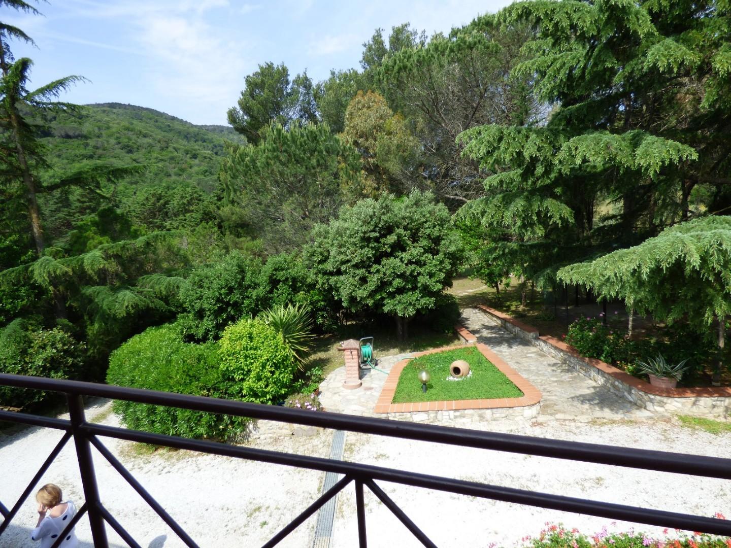 Casa indipendente con giardino a Campiglia Marittima