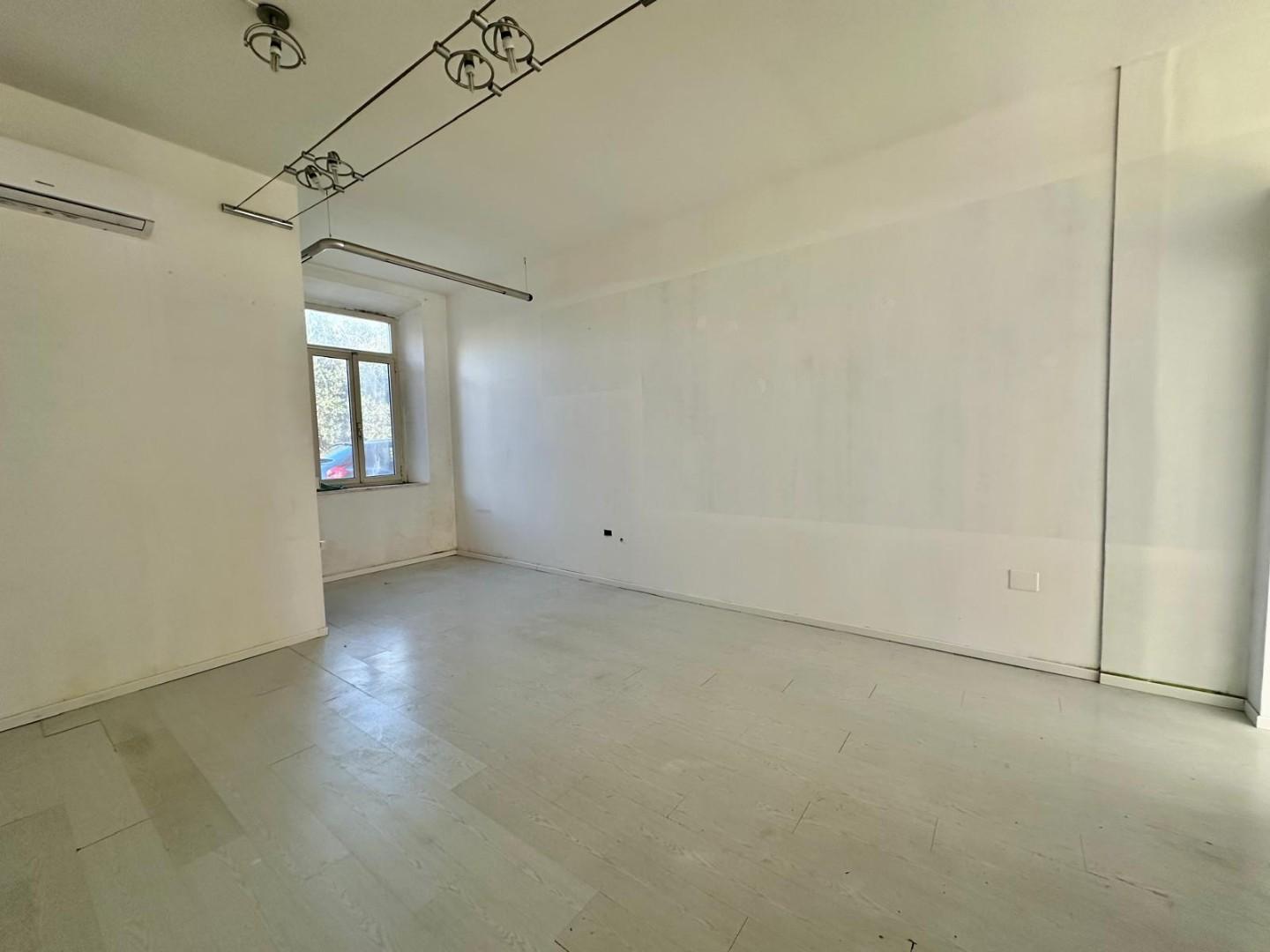 Locale commerciale in affitto, Campiglia Marittima venturina