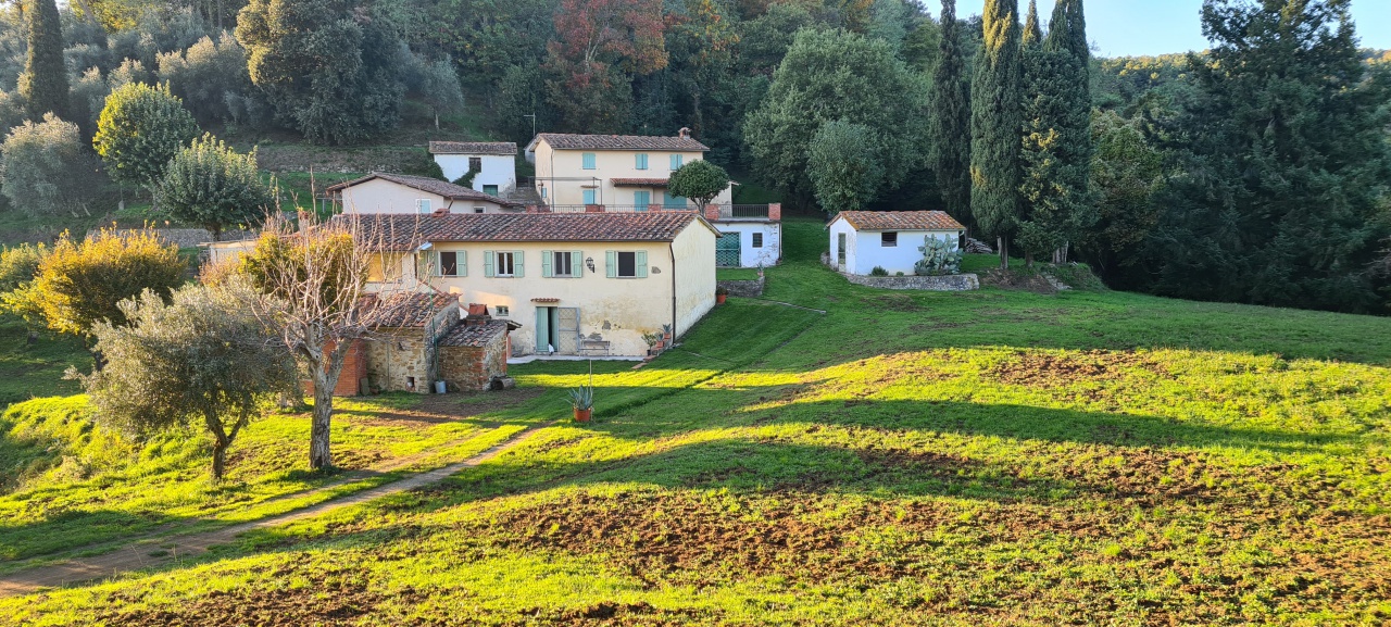 Rustico con giardino a Pescia