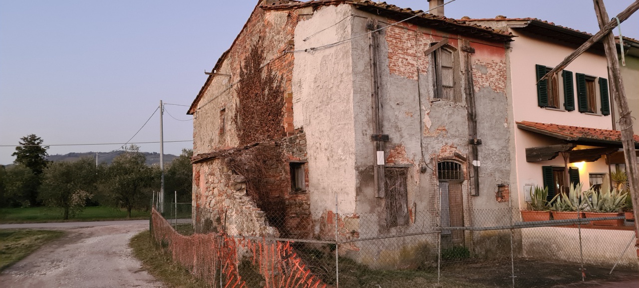 Casa indipendente con giardino a Pescia