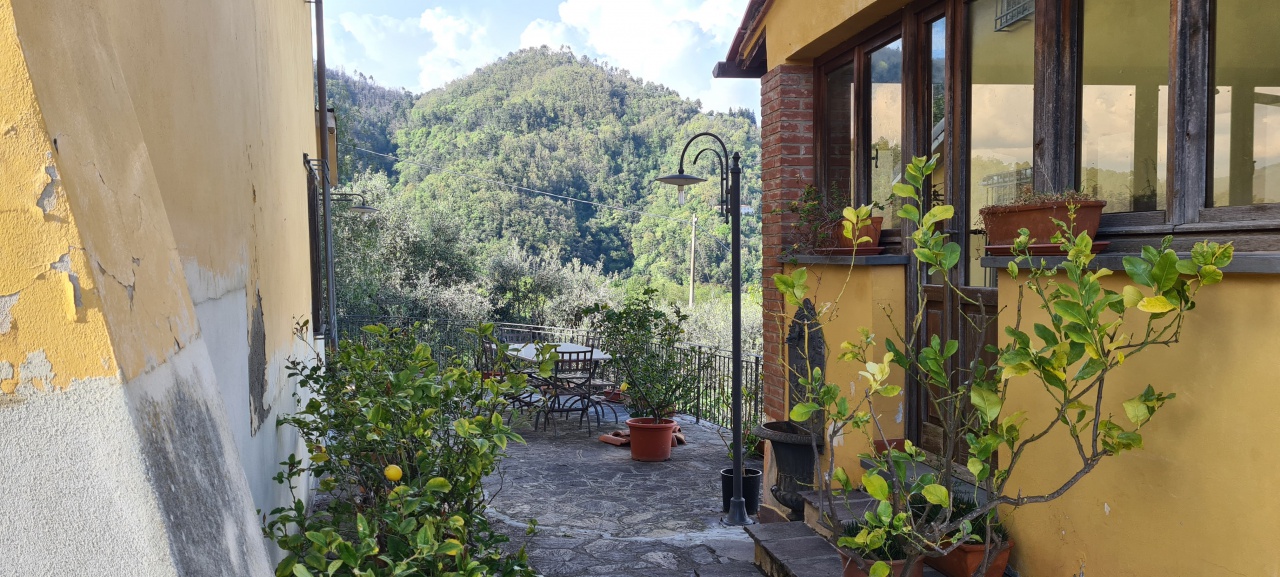 Rustico con giardino a Pescia