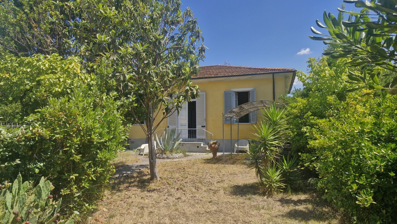 Villa con giardino a Pietrasanta