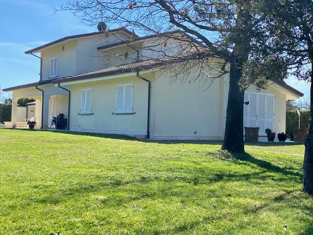 Villa con giardino a Camaiore