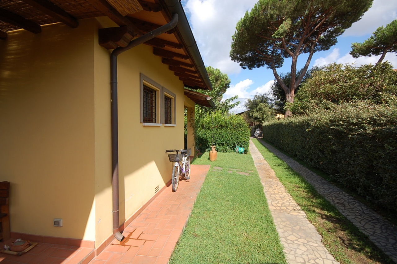 Villa con giardino a Pietrasanta