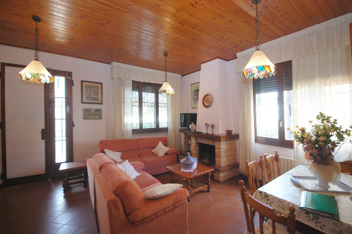 Villa con giardino a Pietrasanta