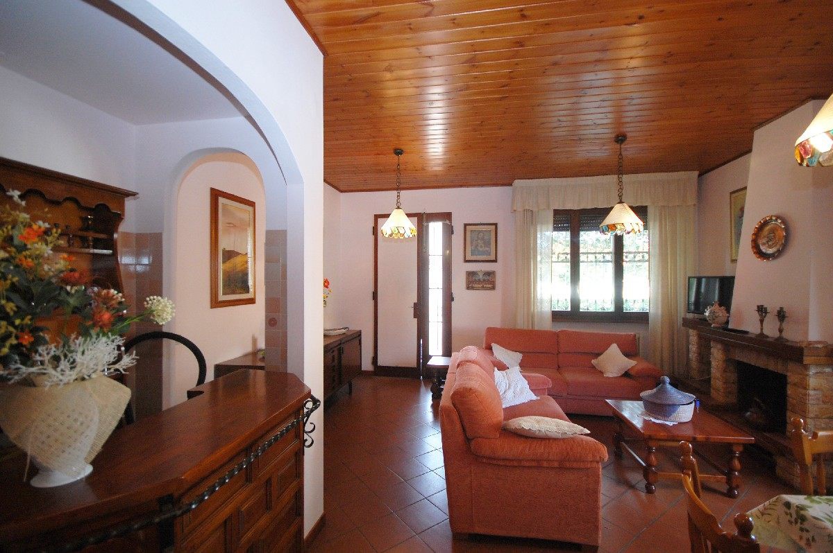 Villa con giardino a Pietrasanta