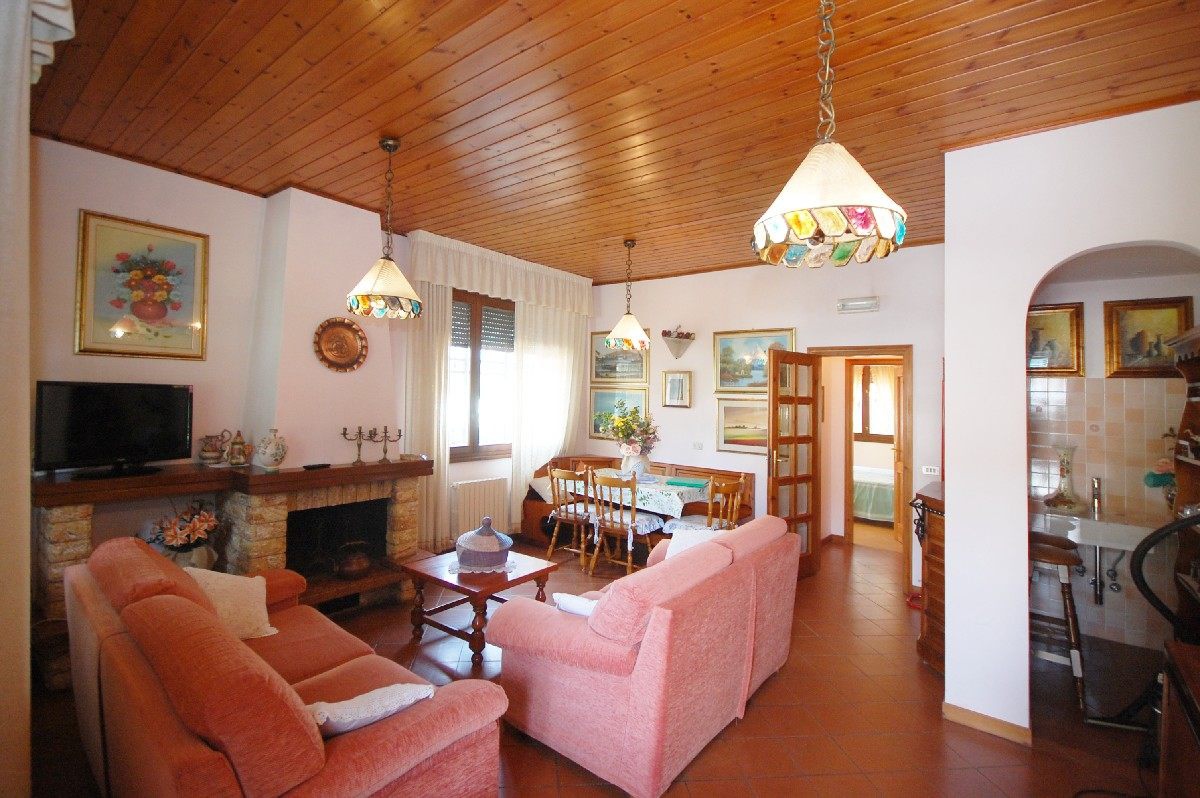 Villa con giardino a Pietrasanta