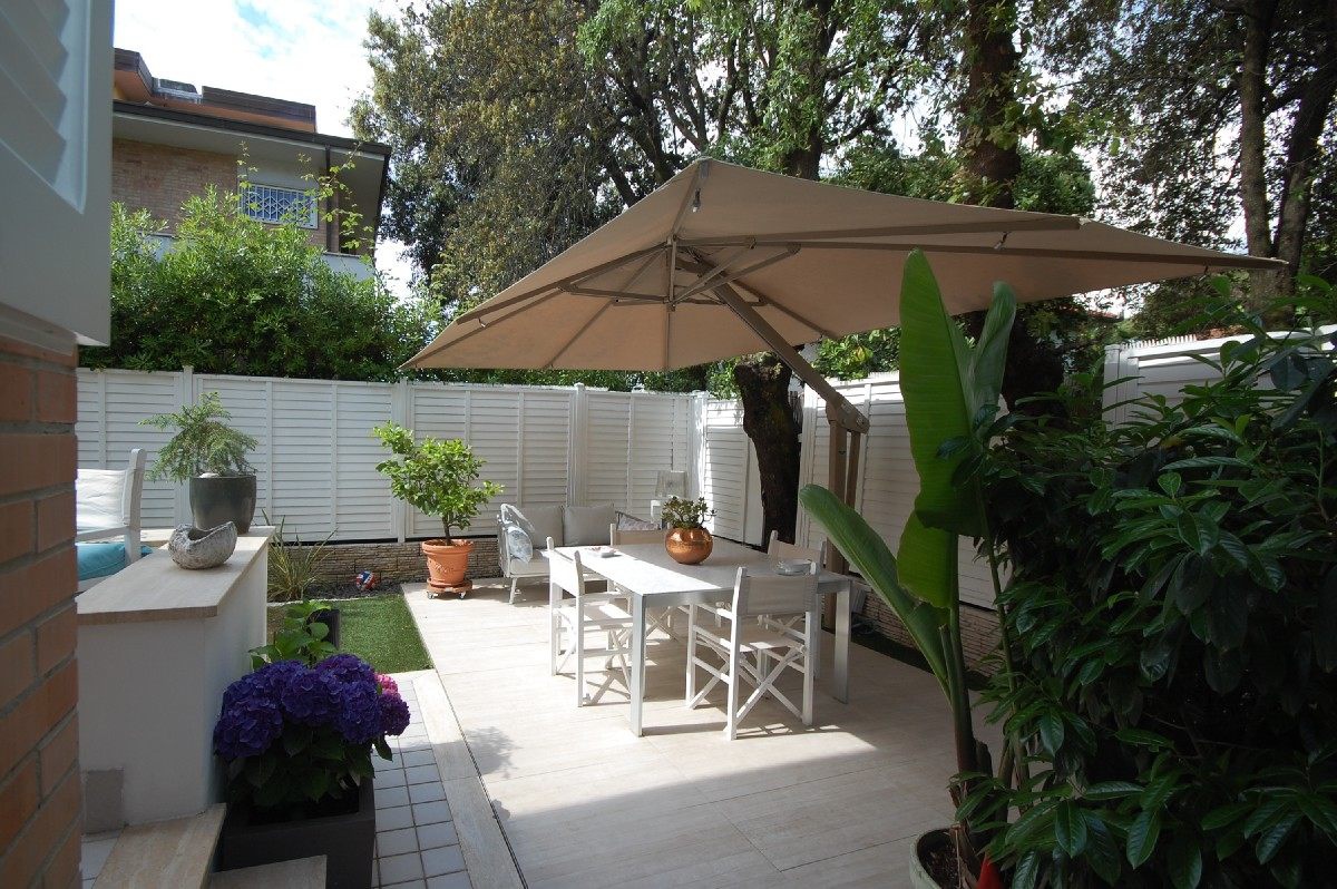 Villa con giardino a Pietrasanta