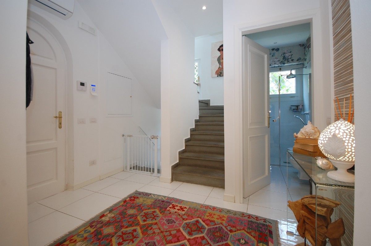 Villa con giardino a Pietrasanta