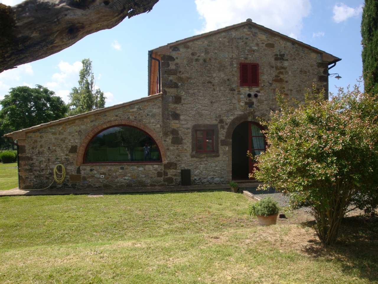 Rustico con giardino a Montecatini Val di Cecina