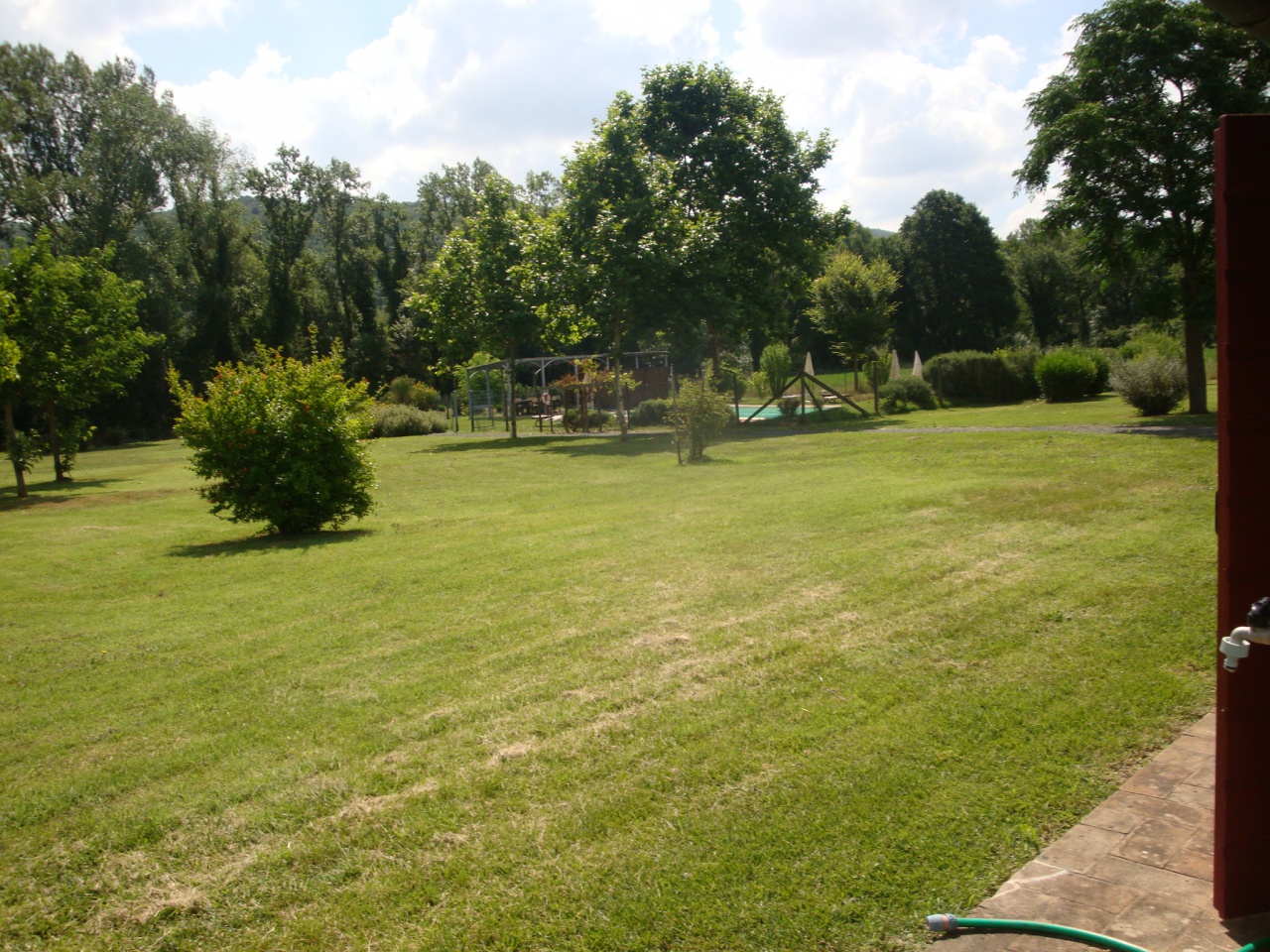 Rustico con giardino a Montecatini Val di Cecina