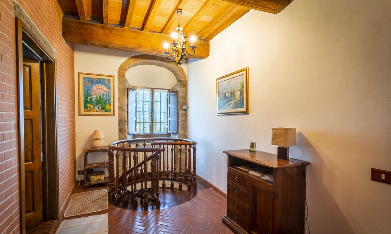 Rustico con giardino a Montecatini Val di Cecina