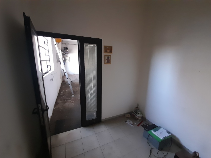 Laboratorio con giardino a Prato