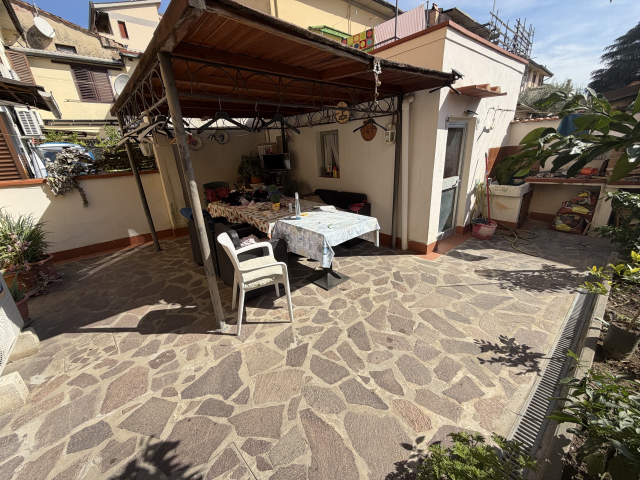 Casa indipendente con giardino a Prato