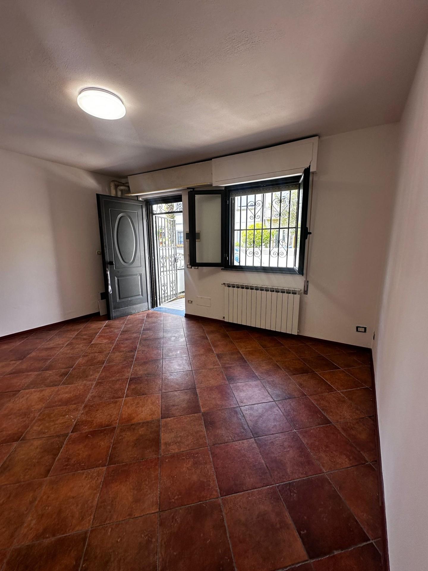 Locale commerciale in vendita, Viareggio centro pineta