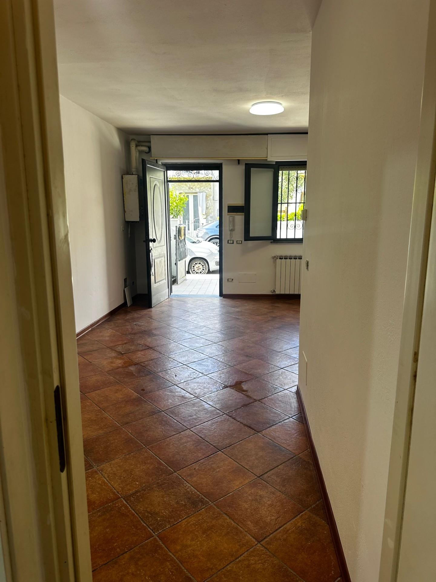 Locale commerciale in vendita, Viareggio centro pineta