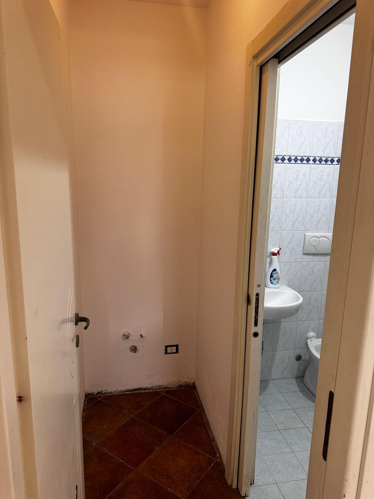 Locale commerciale in vendita, Viareggio centro pineta