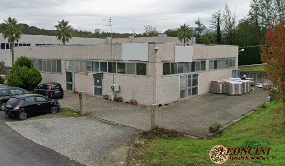 Capannone in vendita a Licciana Nardi