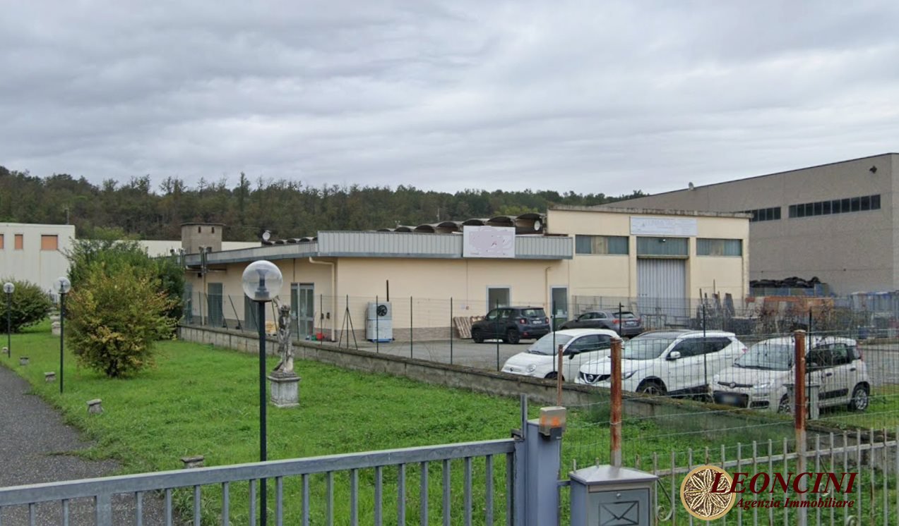 Capannone in vendita a Licciana Nardi