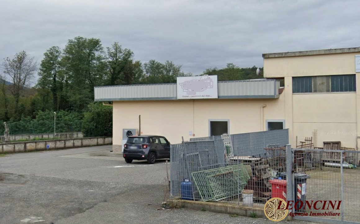 Capannone in vendita a Licciana Nardi