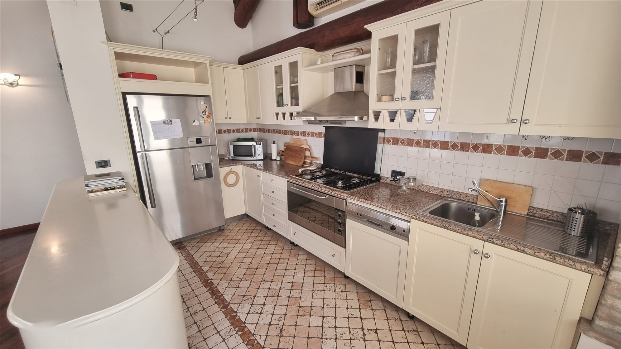 Trilocale con terrazzo in strada bassa dei folli 200, Parma