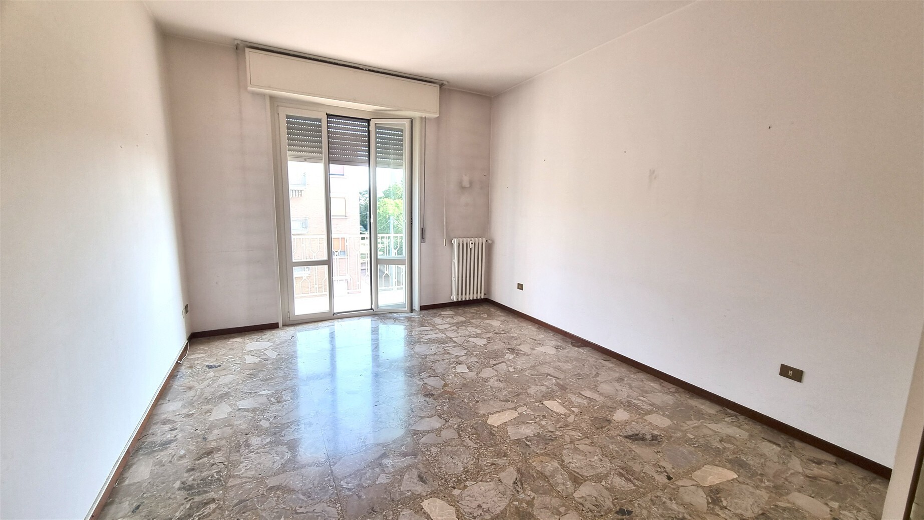 Trilocale con box in strada langhirano 462, Parma