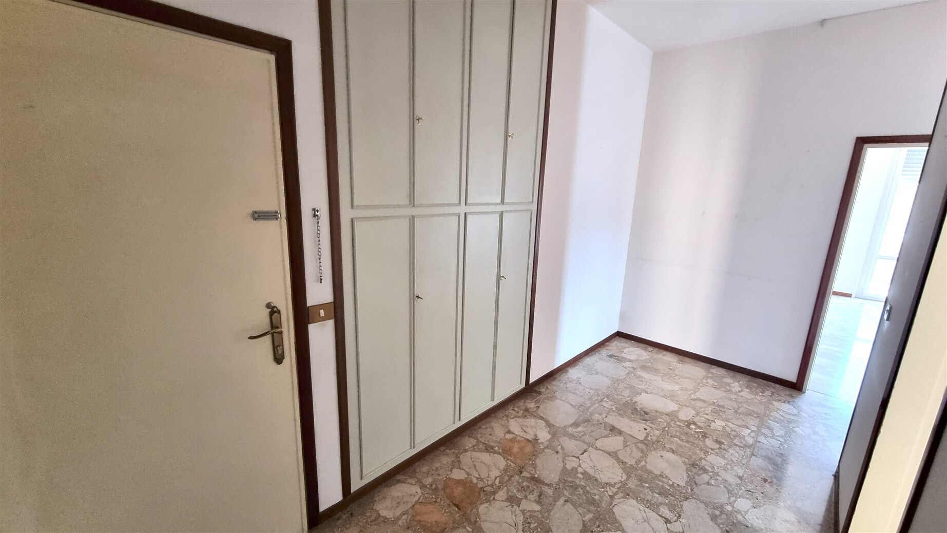 Trilocale con box in strada langhirano 462, Parma