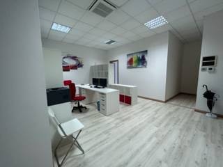 Ufficio in vendita a San Don di Piave, Centro comm.le Aquilegia