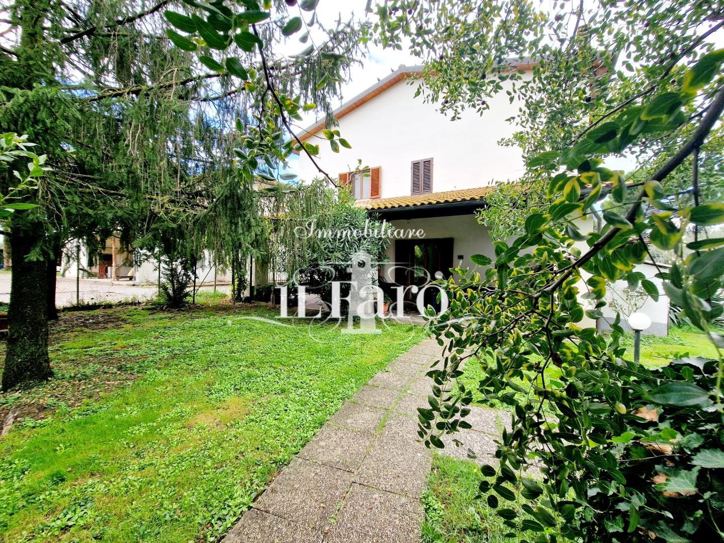 Casa indipendente con giardino a Campi Bisenzio