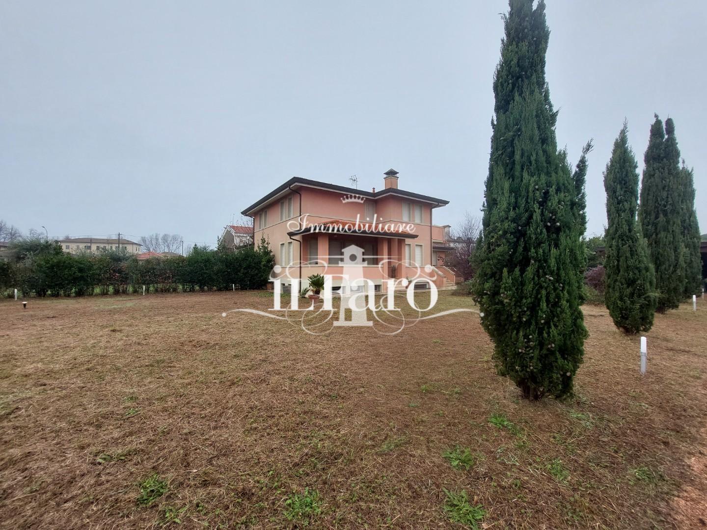 Villa Bifamiliare in vendita a Camaiore