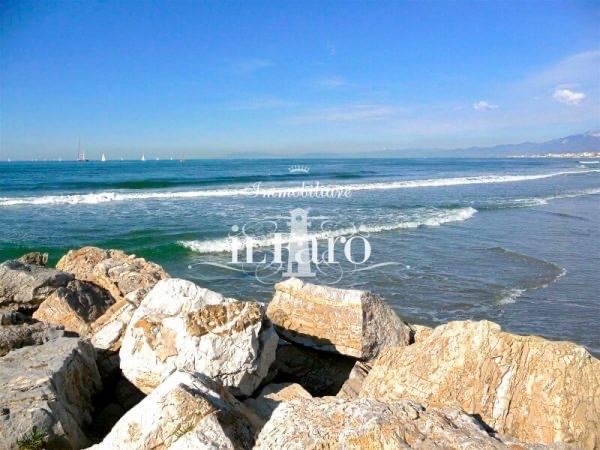 Locale commerciale in vendita a Viareggio