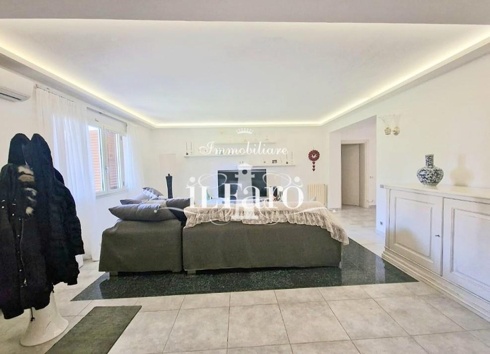 Villa con giardino a Cascina