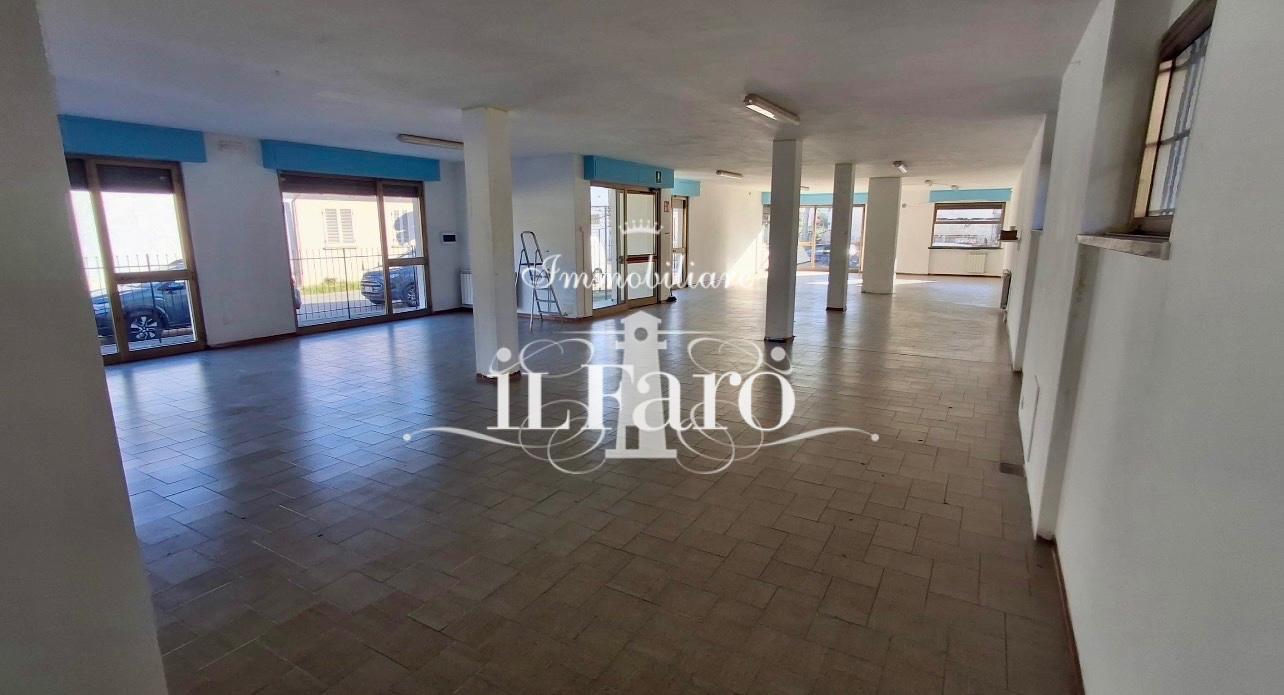 Locale commerciale in vendita, Viareggio bicchio