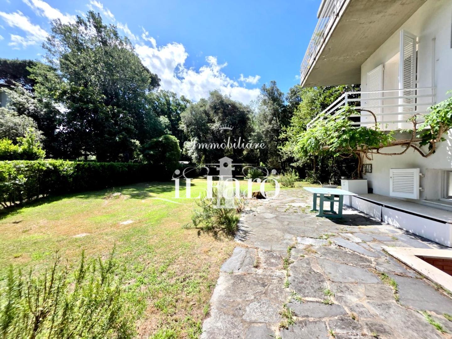 Casa indipendente con giardino, Viareggio torre del lago zona mare