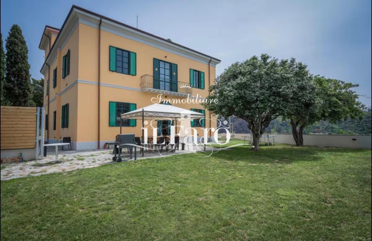 Villa con giardino a Massarosa